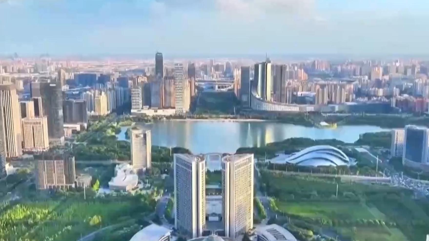 李沁妆造