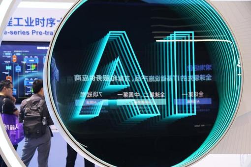 英国贝德福德郡发生列车相撞事故 9人生命垂危