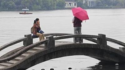 苏州两岸家庭端午包粽子话融合