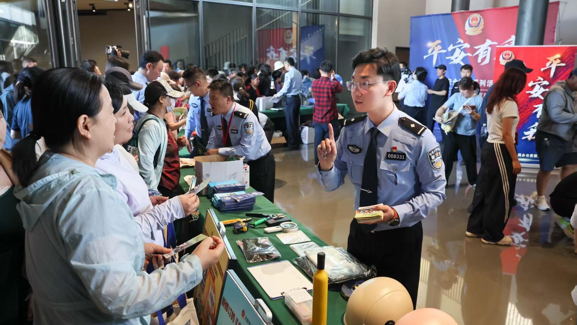 中国的现代化之路既发展自身又造福世界